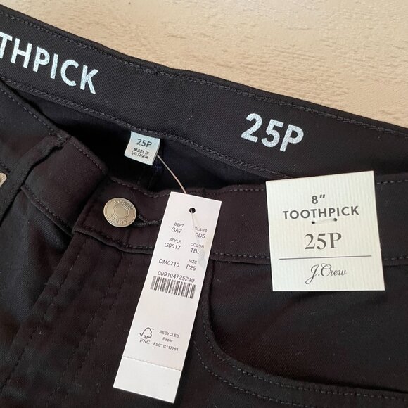 NWT: 8" stretchy toothpick jean in true black, size 25P - Picture 3 of 4